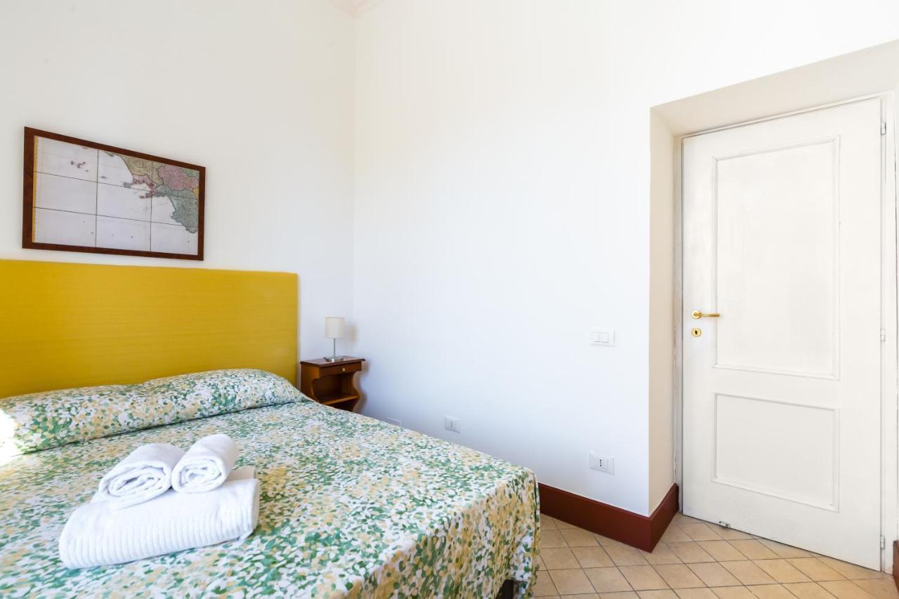 Lopez 20 A Big Family Apartment By Napoliapartments Dış mekan fotoğraf