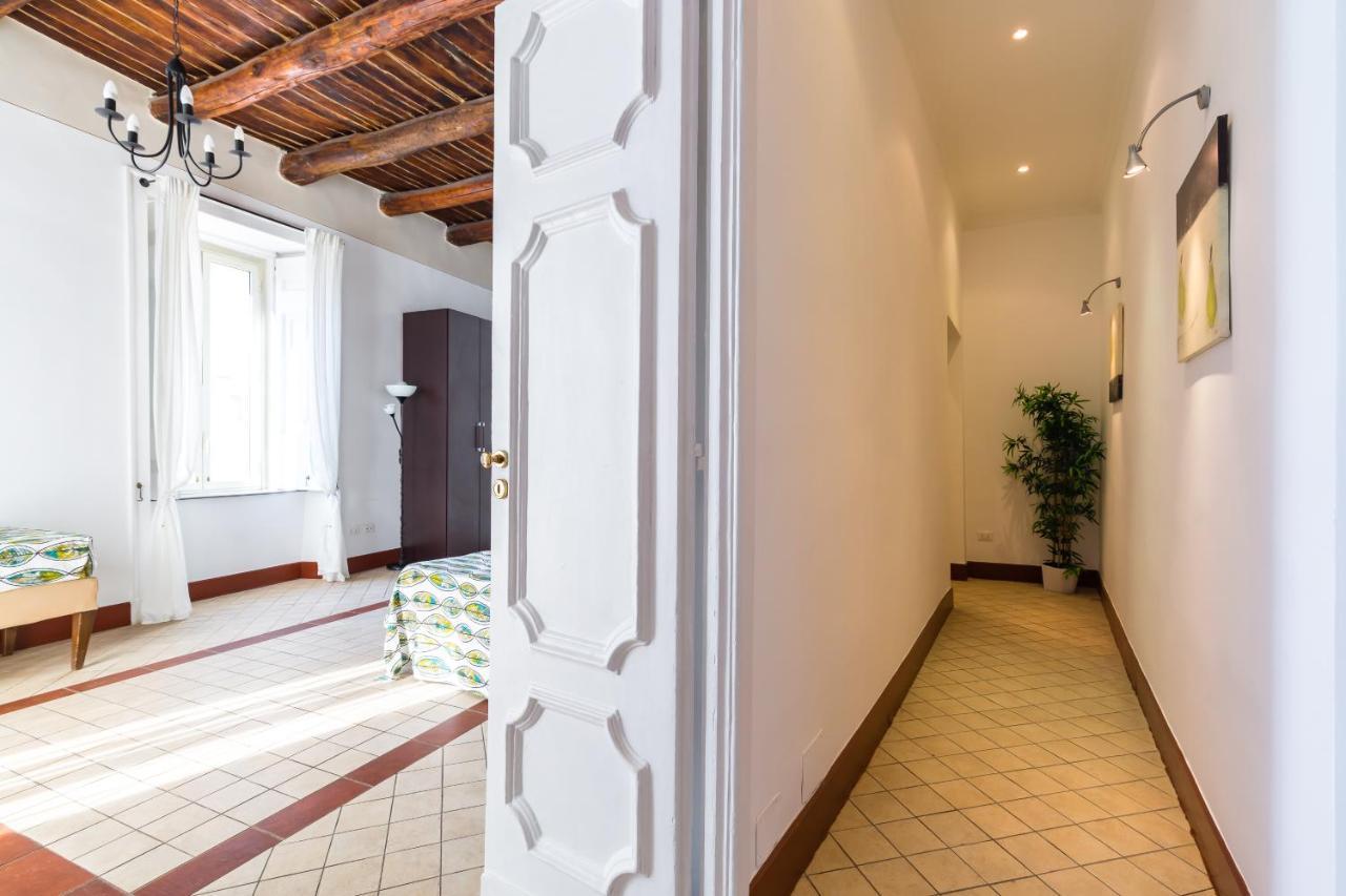 Lopez 20 A Big Family Apartment By Napoliapartments Dış mekan fotoğraf